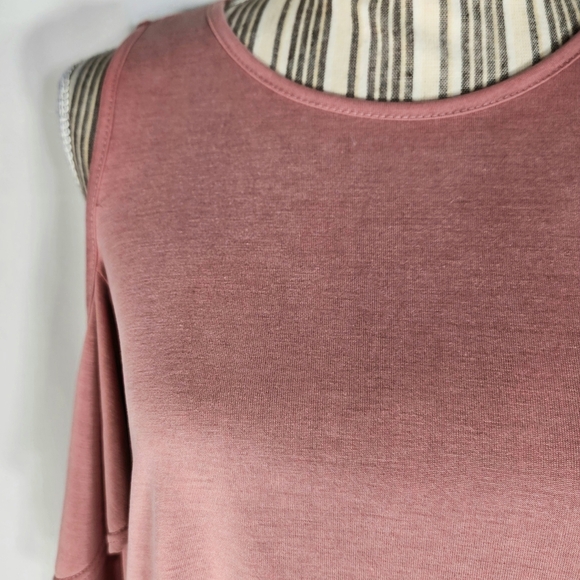 Alya Dusty Rose Short Ruffle Tier Sleeve Cold Shoulder Top Size Medium - Picture 2 of 8